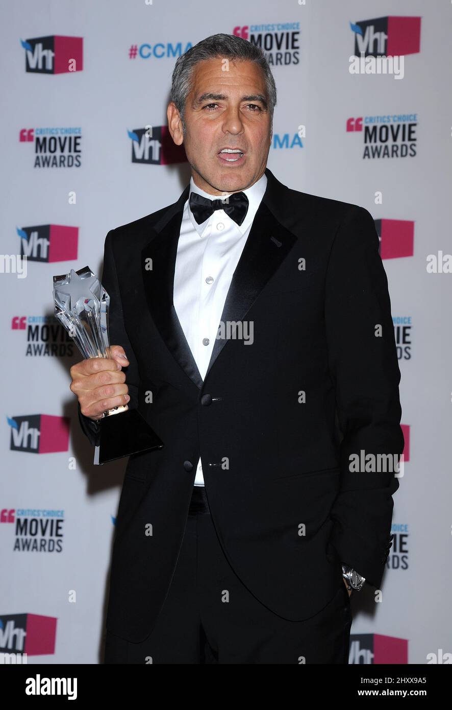 George Clooney dans la salle de presse des 2012 critiquess' Choice Movie Awards qui se tiennent au Hollywood Palladium à Los Angeles, aux États-Unis. Banque D'Images