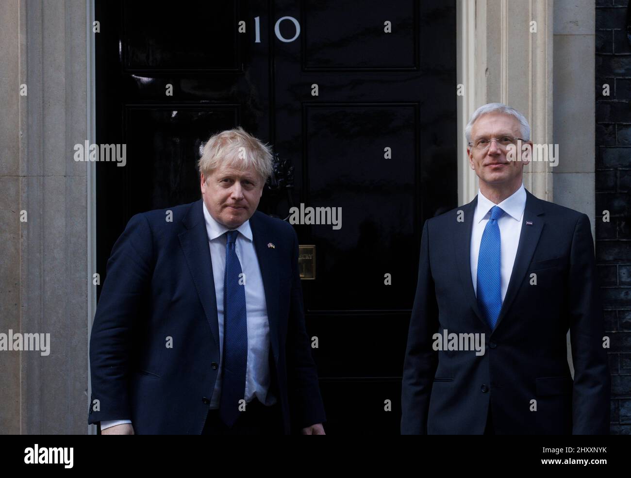 Londres, Royaume-Uni. 14th mars 2022. Le Premier ministre, Boris Johnson, rencontre Arturs Krišjānis Kariņš, Premier ministre de Lettonie pour des entretiens au numéro 10 Downing Street. Ils discuteront de la guerre en Ukraine, Credit: Mark Thomas/Alay Live News Banque D'Images