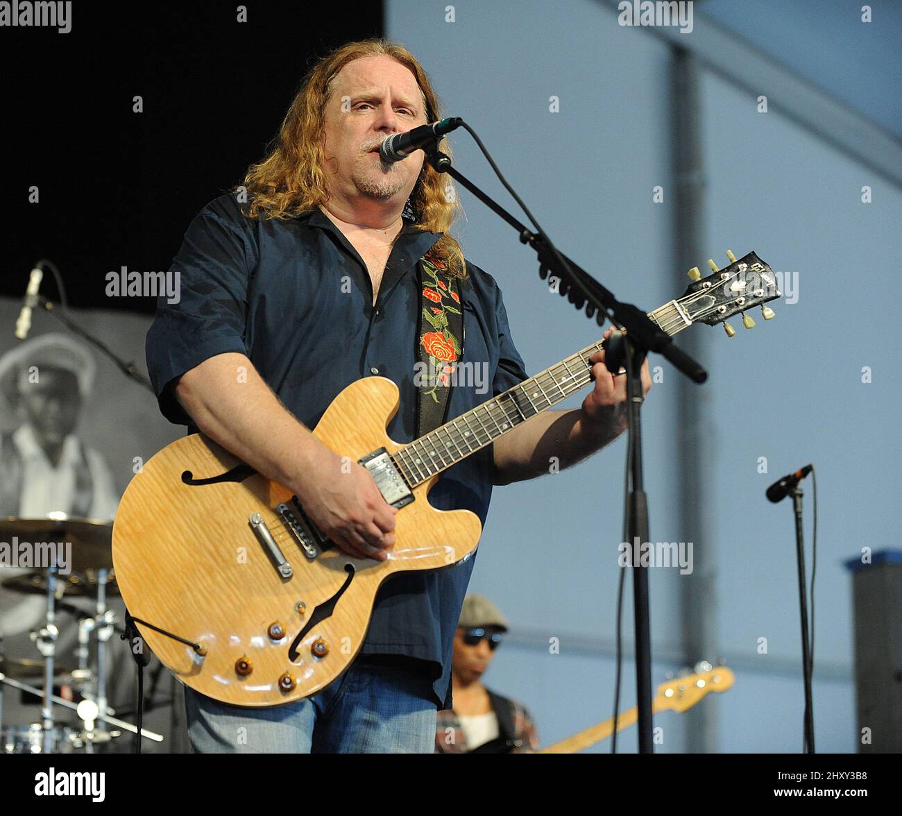 Warren Haynes se produit au festival de jazz et de patrimoine de la Nouvelle-Orléans 2012 le 4th mai 2012. Banque D'Images