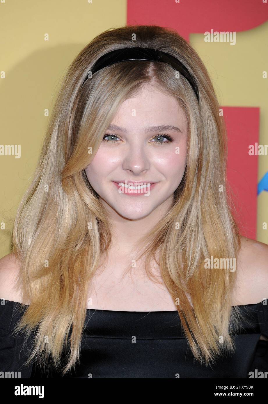 Chloe Grace Moretz assiste aux prix Women in film Crystal + Lucy 2012 qui se tiennent au Beverly Hilton Hotel, Beverly Hills. Banque D'Images