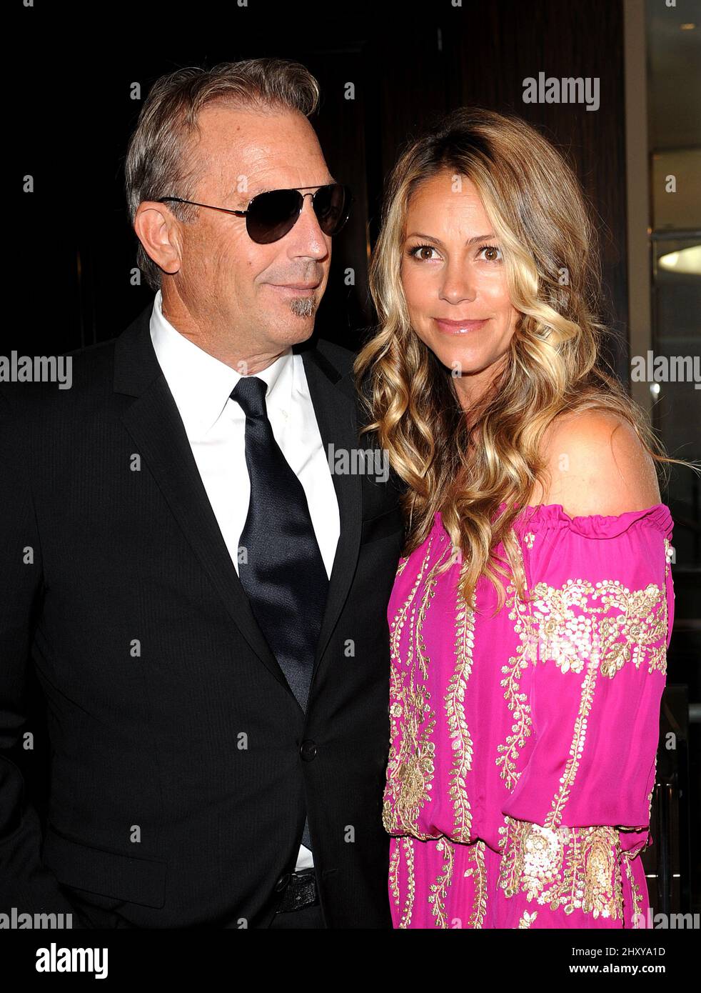 Kevin Costner et la femme Christine Baumgartner ont assisté aux prix du choix des critiques 2012 qui se sont tenus au Beverly Hilton de Los Angeles, aux États-Unis. Banque D'Images