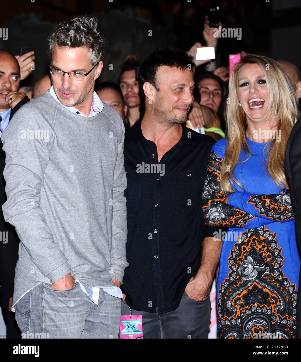 Jason Trawick, Larry Rudolph et Britney Spears assistent à la première de la deuxième saison de 'The X-Factor' au Grauman's Chinese Theatre de Los Angeles, aux États-Unis. Banque D'Images