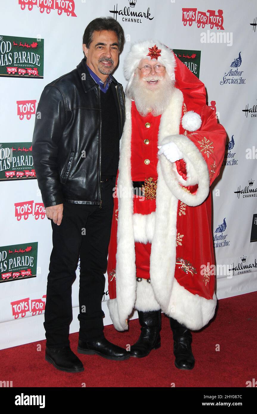 Joe Mantegna arrive à la parade de Noël hollywoodienne de 2012 à Hollywood, en Californie. Banque D'Images