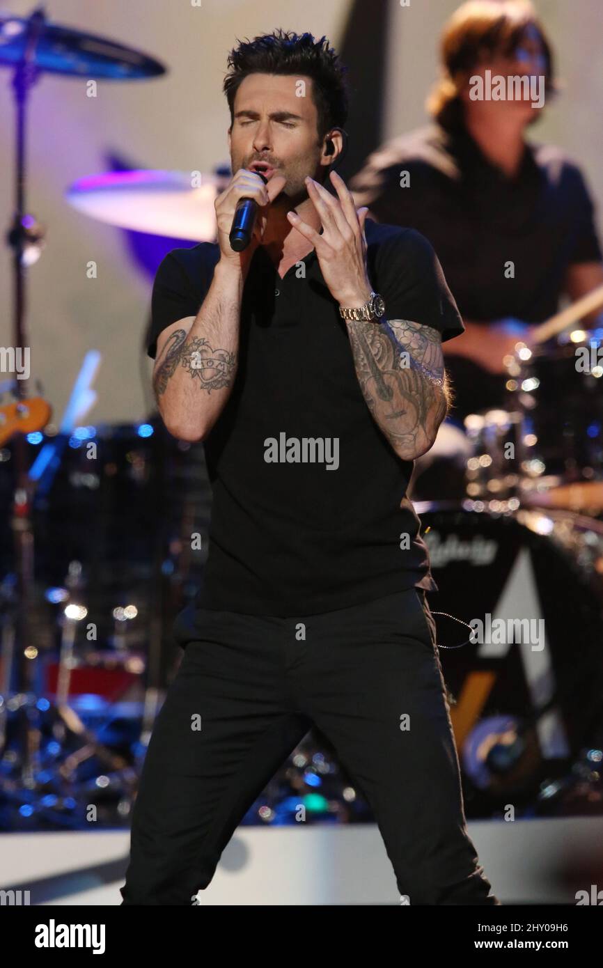Adam Levine de Maroon 5 sur scène pendant le concert des nominations GRAMMY Live!! - Compte à rebours de la plus grande nuit de musique' tenue à la Bridgestone Arena à Nashville, Etats-Unis. Banque D'Images
