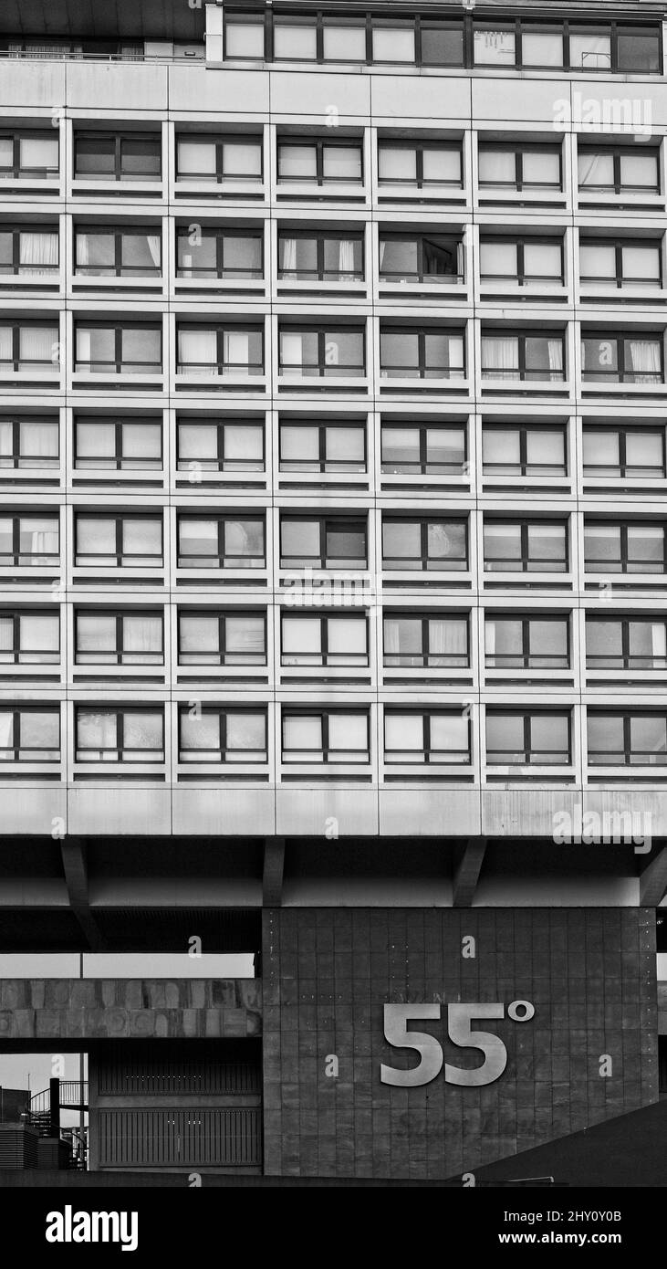 L'immeuble de 55 degrés au rond-point de Swan House à Newcastle upon Tyne, dans le nord-est de l'Angleterre. Banque D'Images