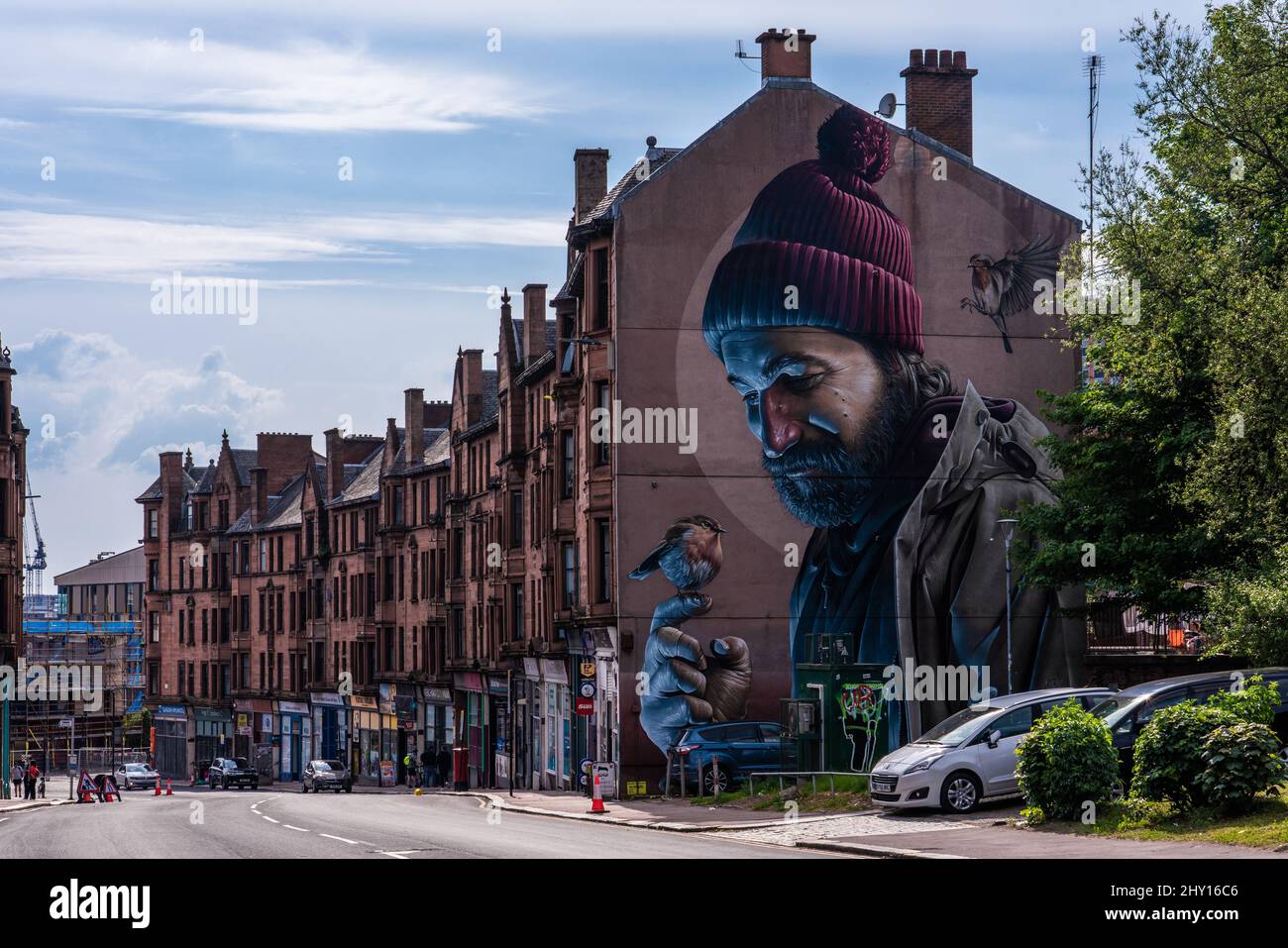 Paysage urbain avec une fresque de rue, partie de la route murale de ...