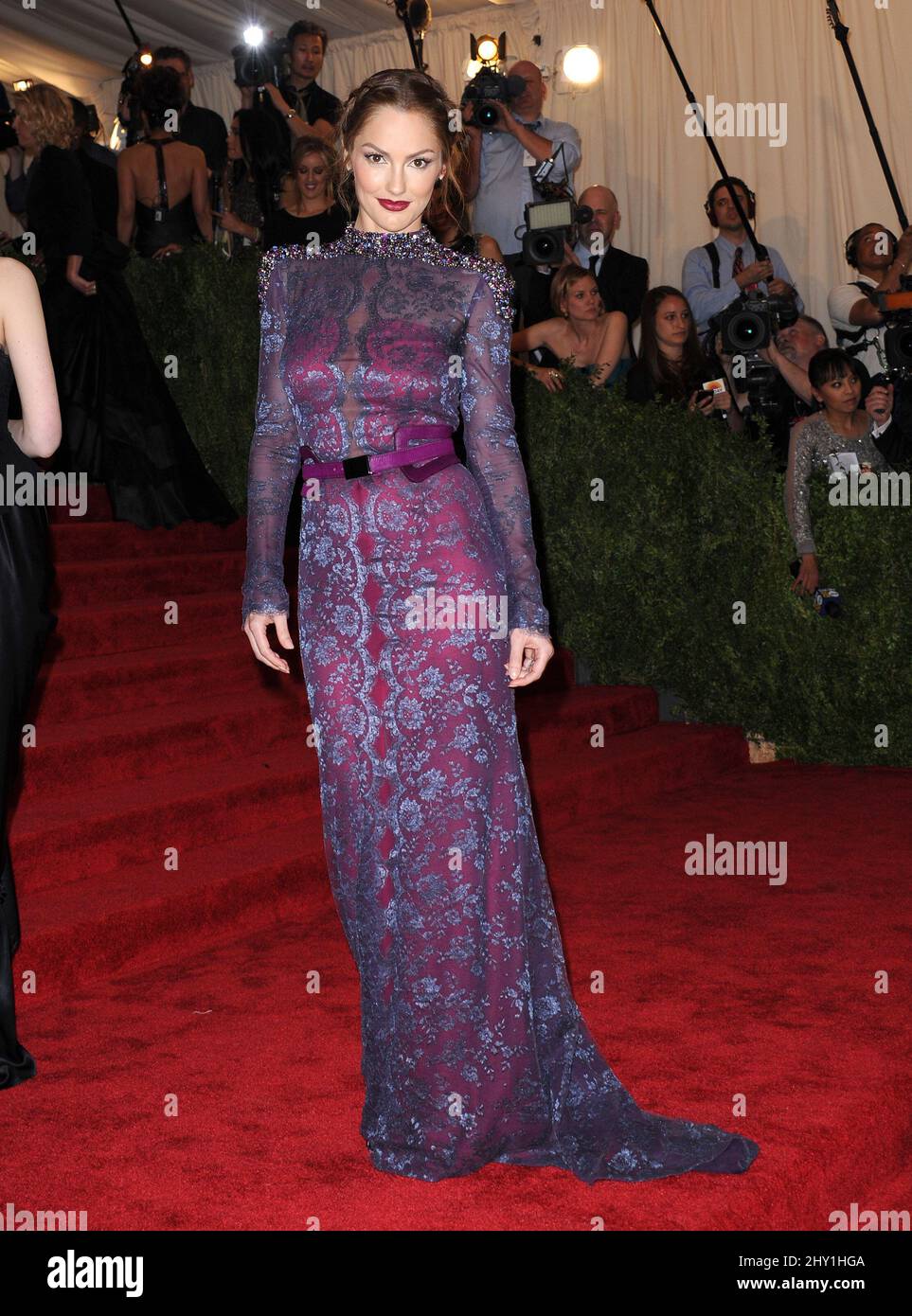 Minka Kelly participe au gala de l'Institut de costume « Punk » : chaos to Couture » au Metropolitan Museum de New York. Banque D'Images