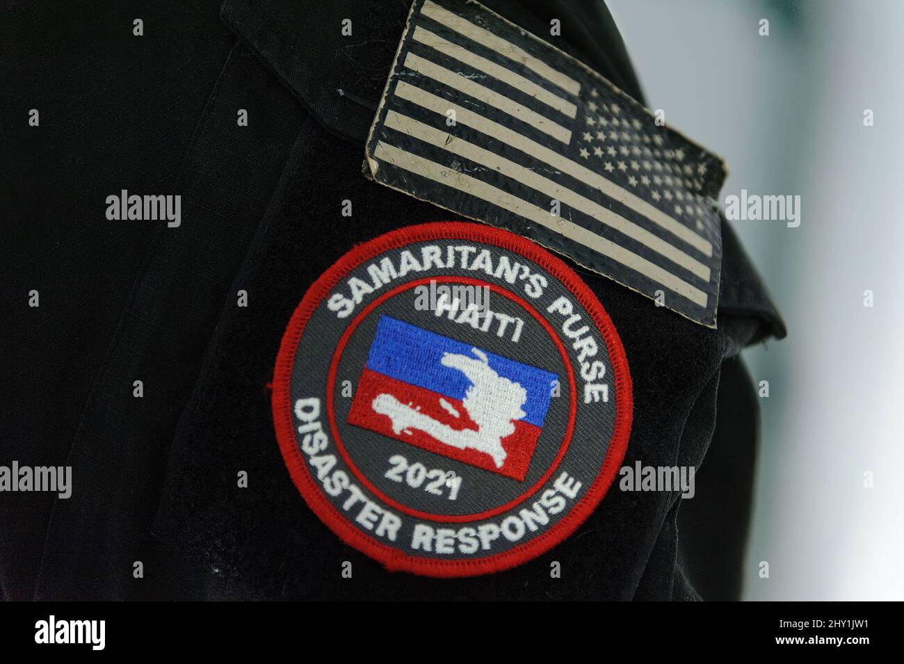 Lviv, Ukraine. 14th mars 2022. Un timbre du logo de l'organisation « la porte-monnaie » sur l'uniforme d'un personnel médical dans le nouvel hôpital, Qui a été déployé par des médecins américains de l'organisation « la porte de l'Amaritan » dans le parking souterrain du roi Cross Leopolis, dans le cadre de l'invasion militaire de la Russie en Ukraine, dans le village de Sokilniki près de Lviv. Crédit : SOPA Images Limited/Alamy Live News Banque D'Images