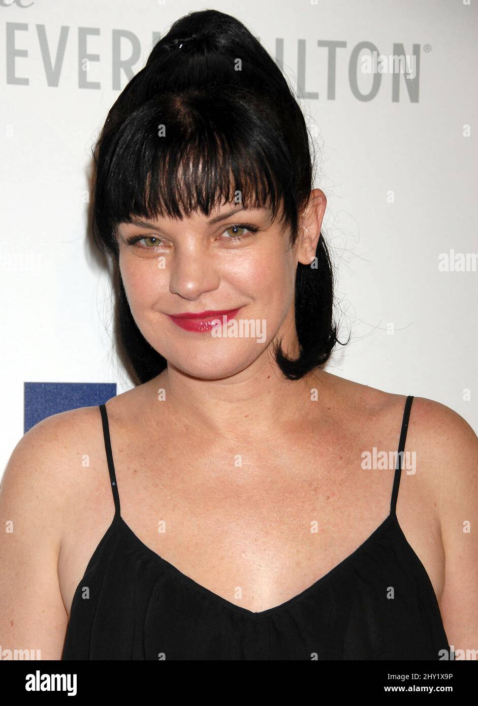 Pauley Perrette participant au gala annuel de soif 4th tenu à l'hôtel Beverly Hilton, à Beverly Hills, en Californie. Banque D'Images