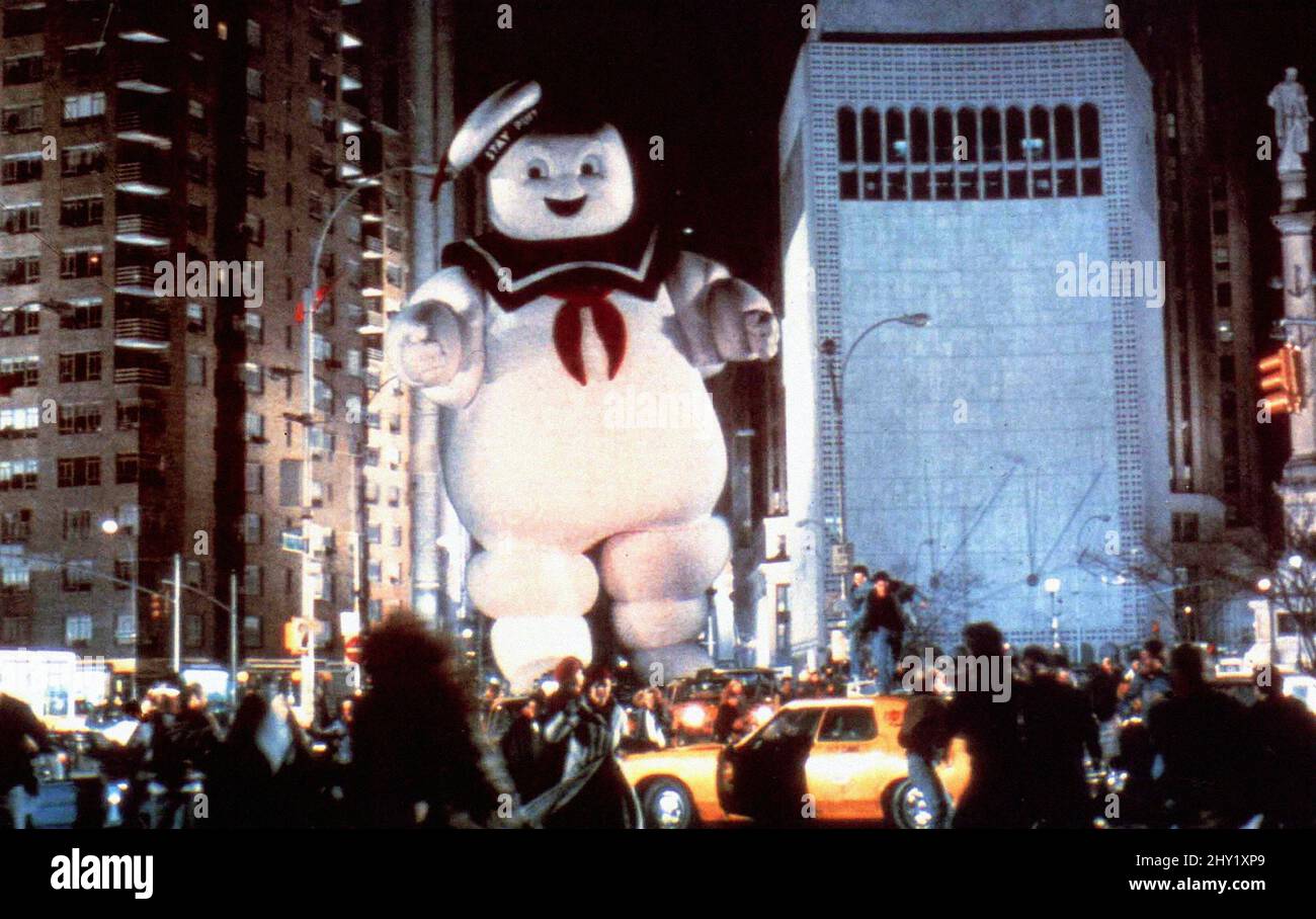 Scène toujours - Stay-Puft Marshmallow Man, 'Ghostbusters' (1984) Columbia Pictures. Référence du dossier no 34145-611THA Banque D'Images