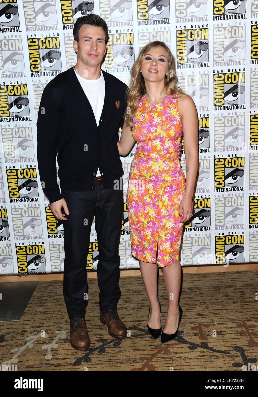 Chris Evans et Scarlett Johansson assistent au « Captain America: The Winter Soldier » du Comic-con 2013 qui s'est tenu au San Diego Convention Center Banque D'Images