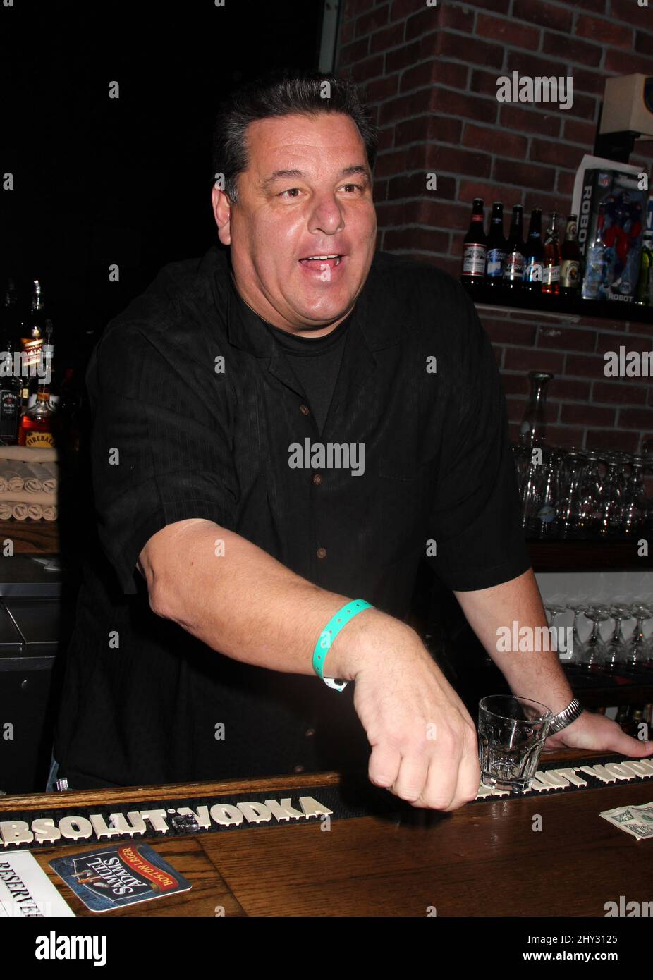 Steve Schirripa assistait à la « nuit des fêtard avec soin », qui s'est tenue au Hudson Station Bar and Grill, à New York. Banque D'Images