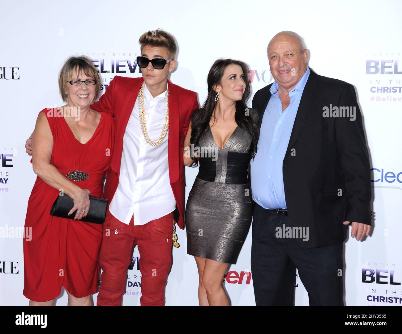 Justin Bieber, Pattie Mallette, Diane Dale et Bruce Dale à la première  Believe World de Justin Bieber, qui s'est tenue au Regal Cinemas L.A. En  direct Photo Stock - Alamy