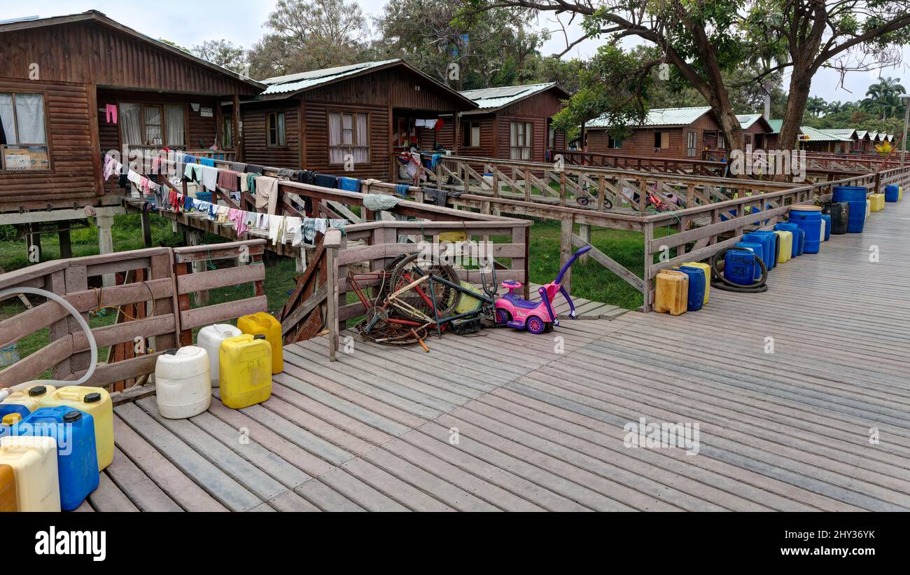 Ecovillage sur l'île de Santay (Isla Santay), Guayaquil, Equateur Banque D'Images