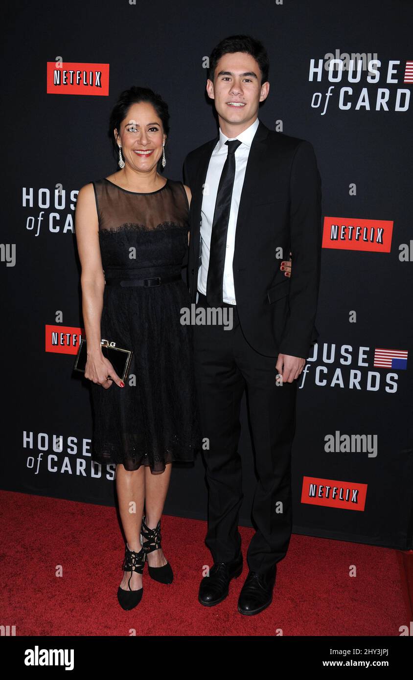 Sakina Jaffrey et Cassius Wilkinson arrivent à la projection spéciale de la saison 2 de Netflix à la Director's Guild of America à Los Angeles, en Californie, le 13 février 2014. Banque D'Images