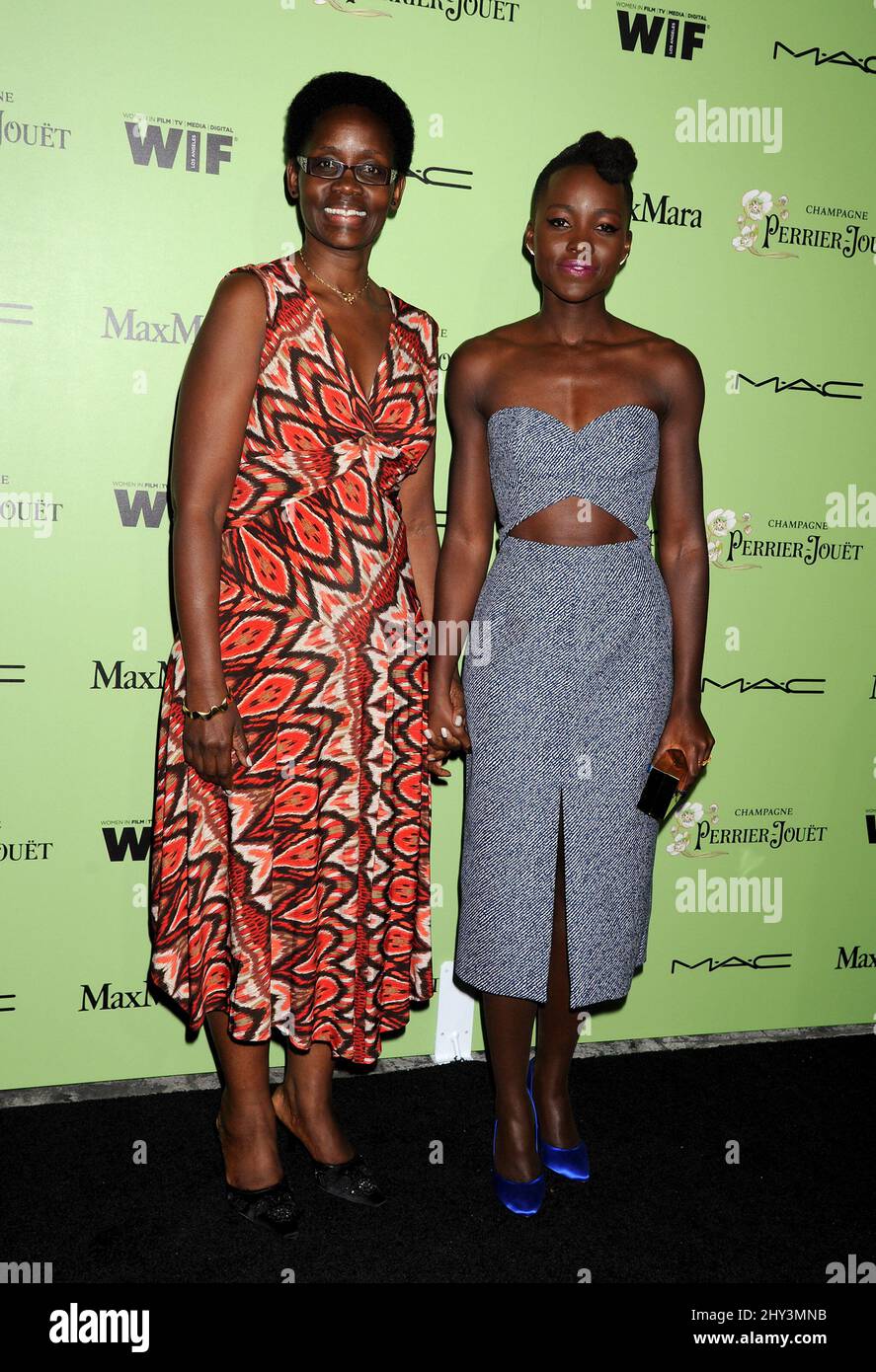 Lupita Nyong'o et Dorothy Nyong'o Women in film Pre-Oscar cocktail Party tenue à Fig & Olive, Los Angeles Banque D'Images
