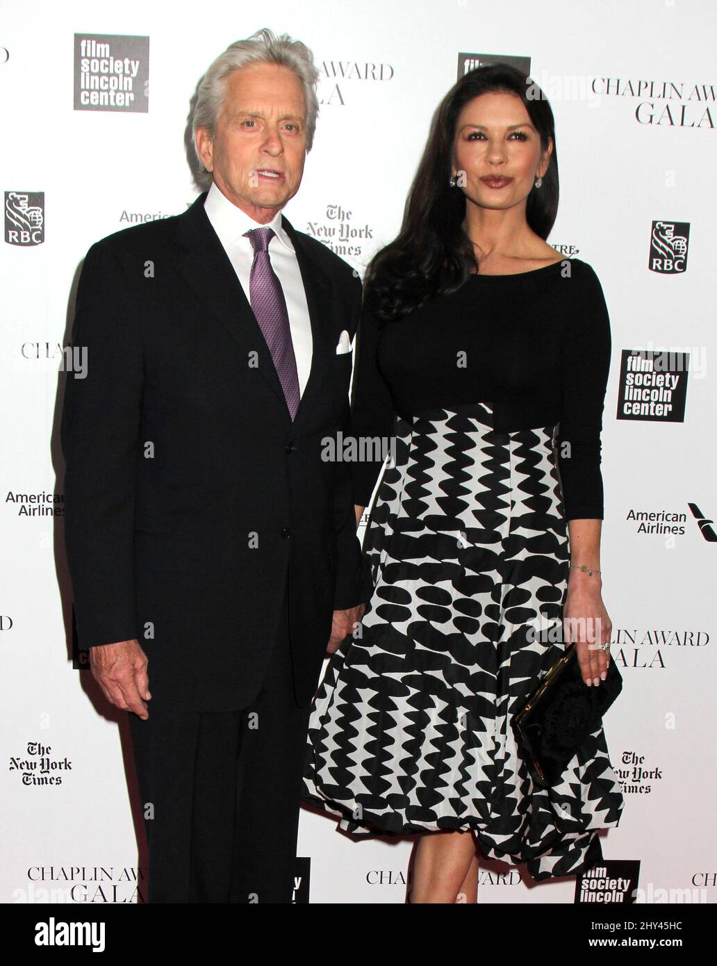 Michael Douglas et Catherine Zeta-Jones participant au gala du Prix Chaplin 41st Banque D'Images