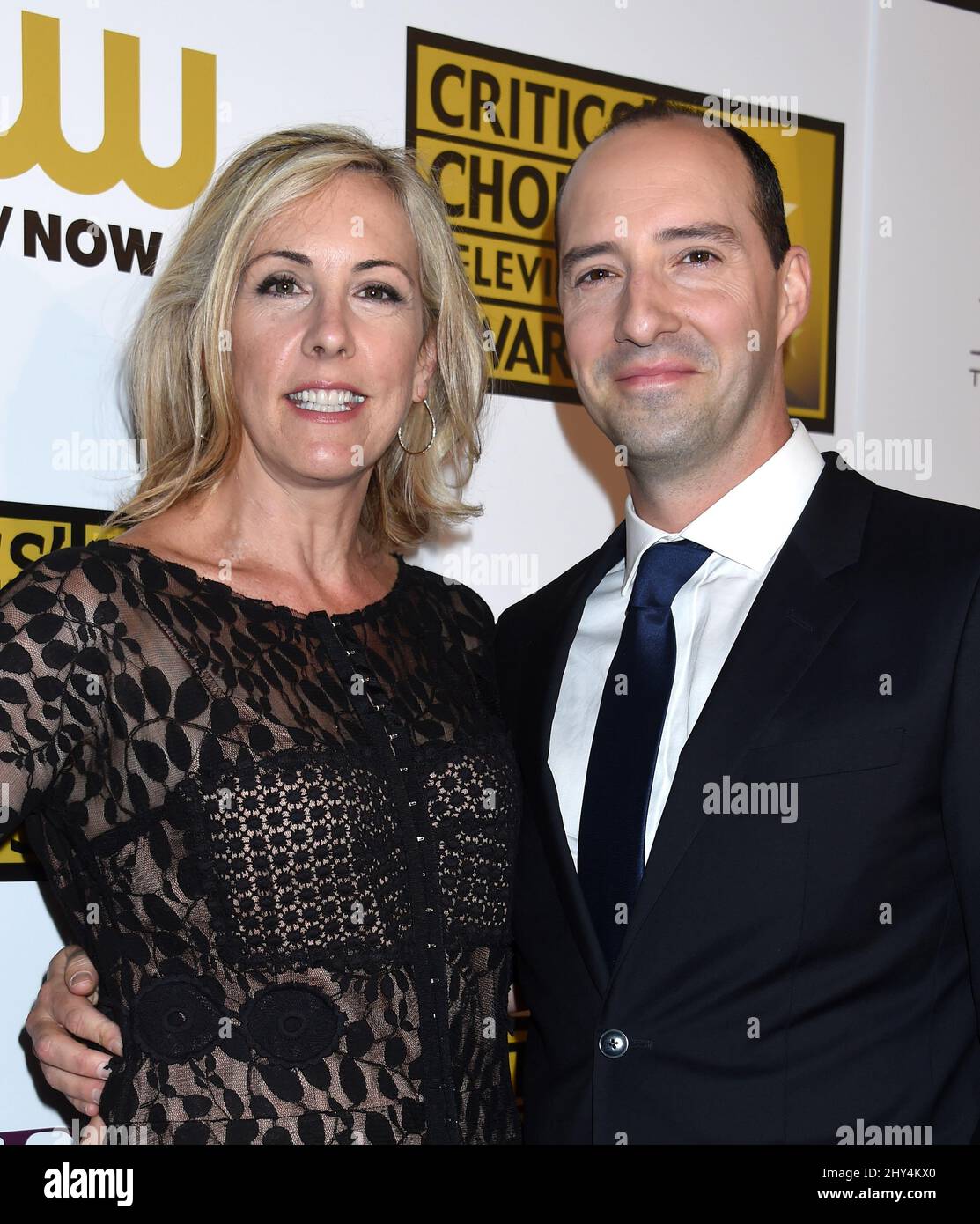 Tony Hale et Martel Thompson arrivent aux critiquess' Choice Television Awards à l'hôtel Beverly Hilton le jeudi 19 juin 2014, à Beverly Hills, en Californie. Banque D'Images