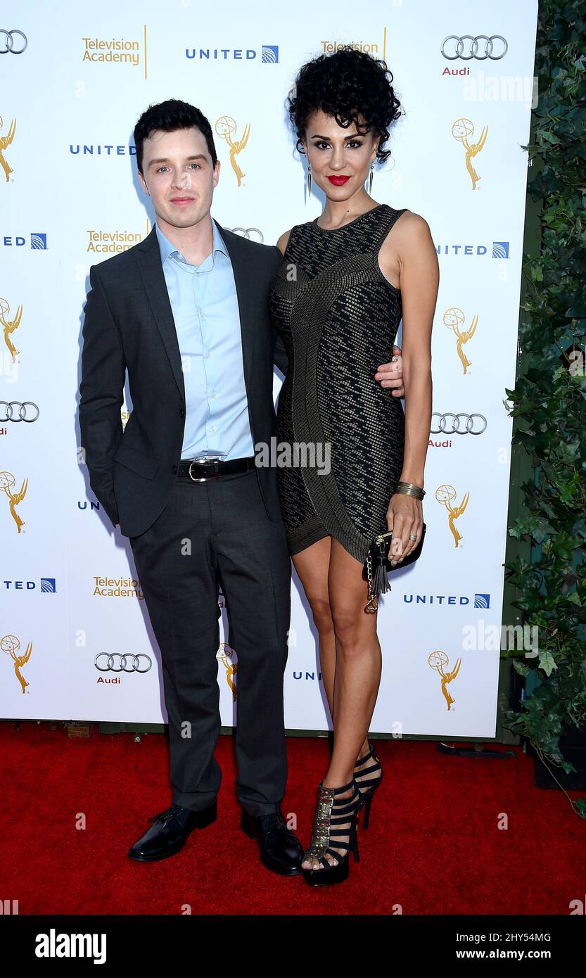 Noel Fisher et Layla Alizada assistent à la réception des artistes nominés aux Emmy Awards 66th Banque D'Images