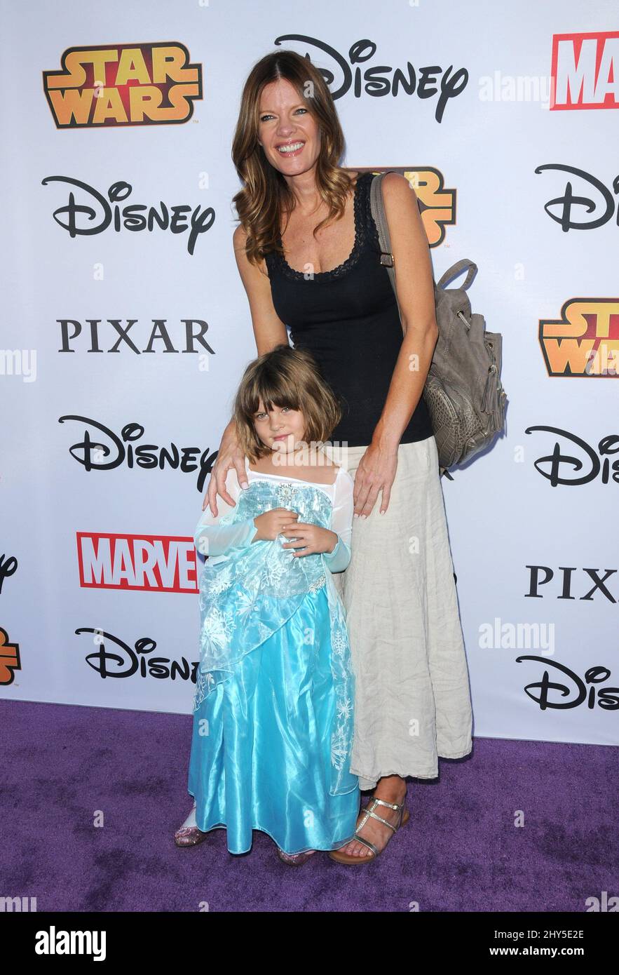 Michelle Stafford et Natalia Scout Lee Stafford assistent à l'événement VIP Halloween de Disney qui a eu lieu au Disney Consumer Products Campus, Glendale, CA, le 1 octobre 2014. Banque D'Images