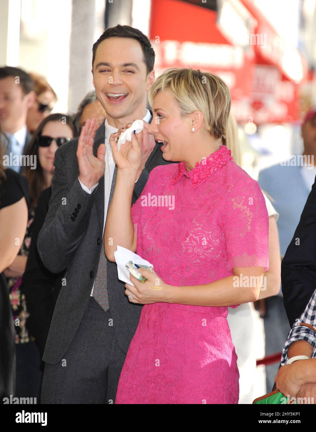 Kaley cuoco et jim parsons Banque de photographies et d’images à haute