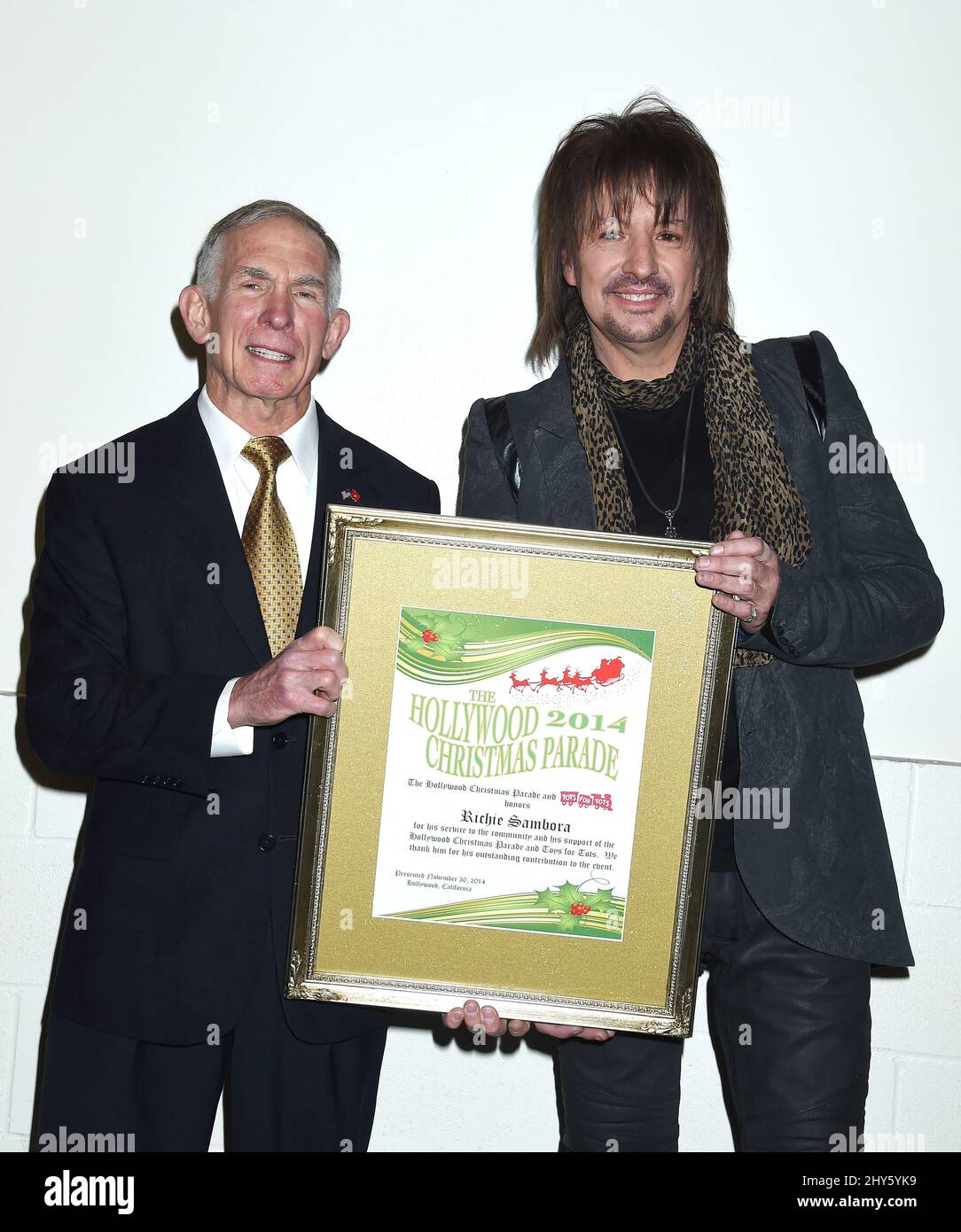Pete Osman et Richie Sambora lors de la parade de Noël hollywoodienne annuelle 83rd arrivent sur Hollywood Blvd, Los Angeles. Banque D'Images