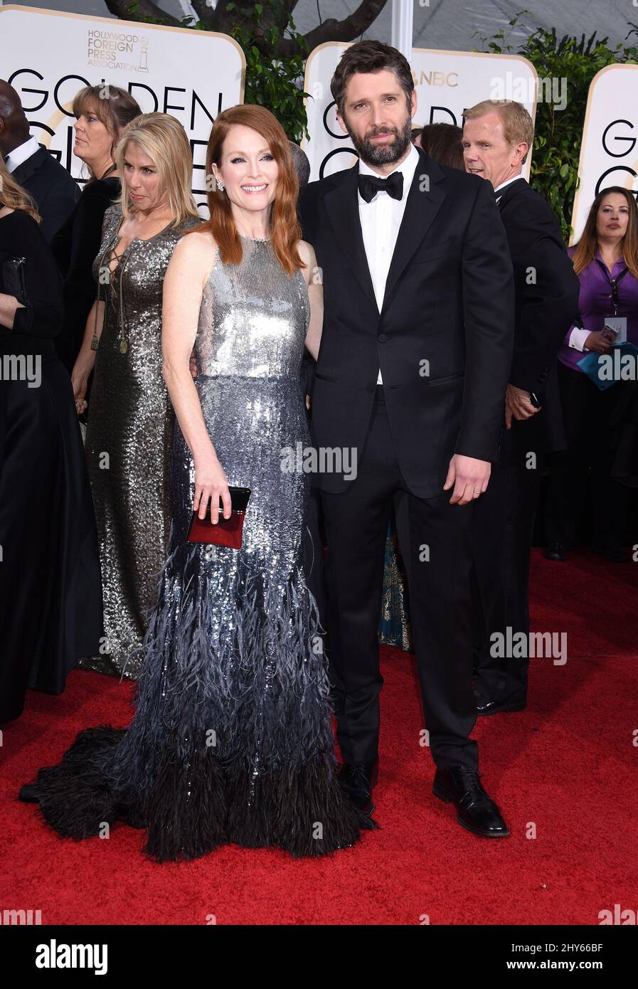 Julianne Moore et Bart Freundlich arrivent pour les Golden Globe Awards 72nd qui se tiennent à l'hôtel Beverly Hilton. Banque D'Images