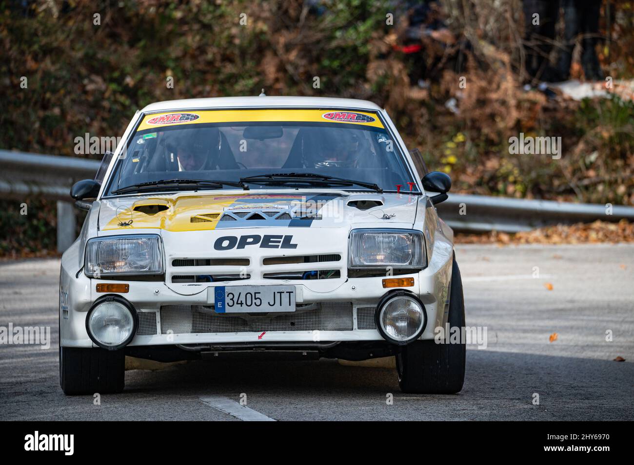 Edition vintage 69th du rallye de la Costa Brava Opel Manta 400 sur une route de course Banque D'Images