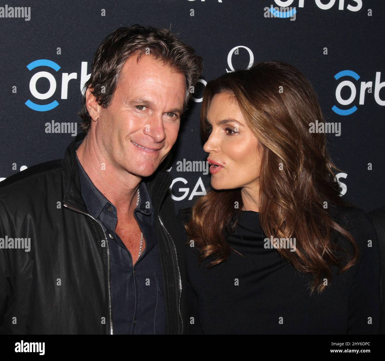 Cindy Crawford et son invité célèbrent la projection du film « Hospital in the Sky » d'Omega et Orbis International à la New York Historical Society le 5 février 2015 New York City, NY. Banque D'Images