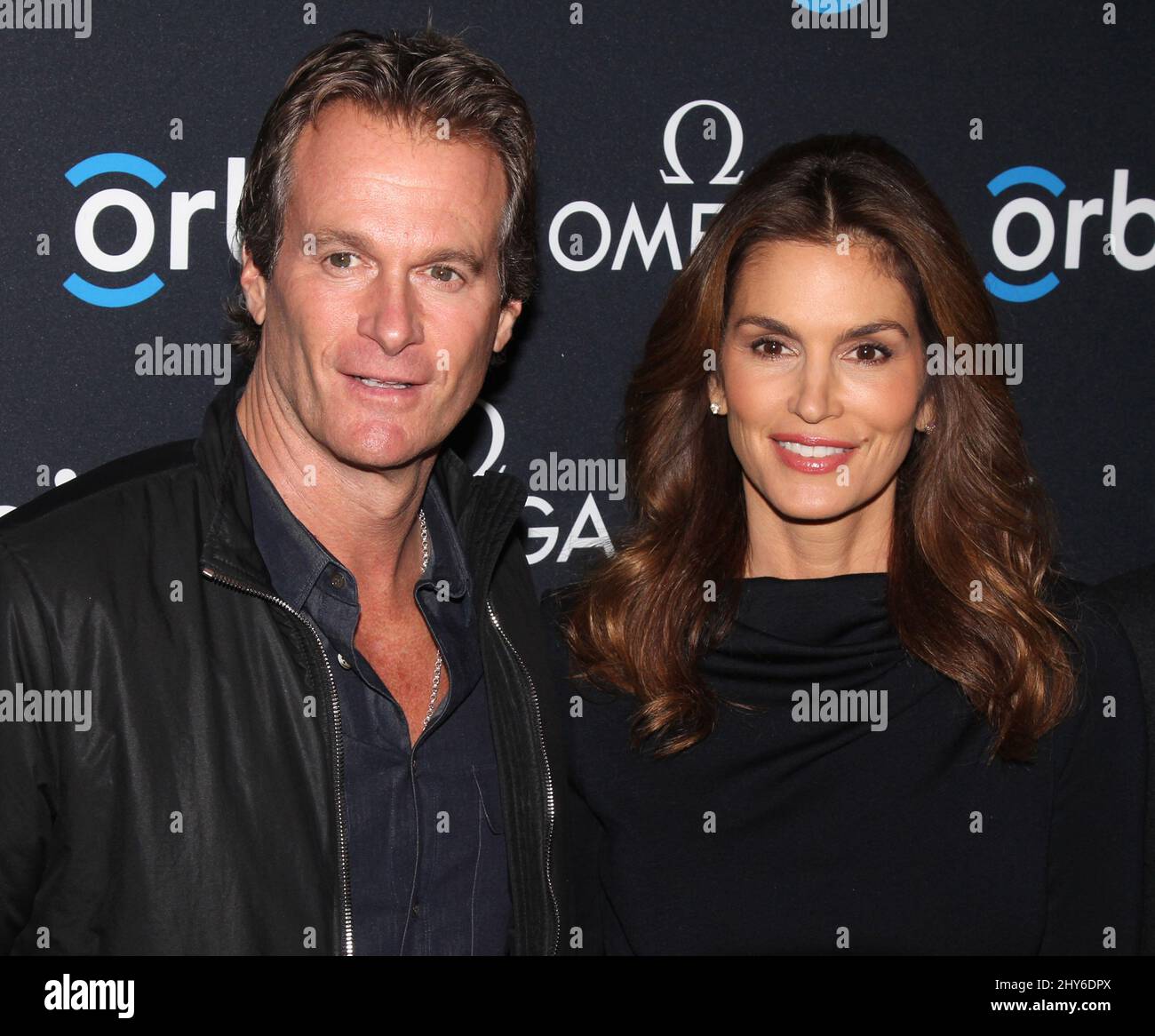 Cindy Crawford et son invité célèbrent la projection du film « Hospital in the Sky » d'Omega et Orbis International à la New York Historical Society le 5 février 2015 New York City, NY. Banque D'Images