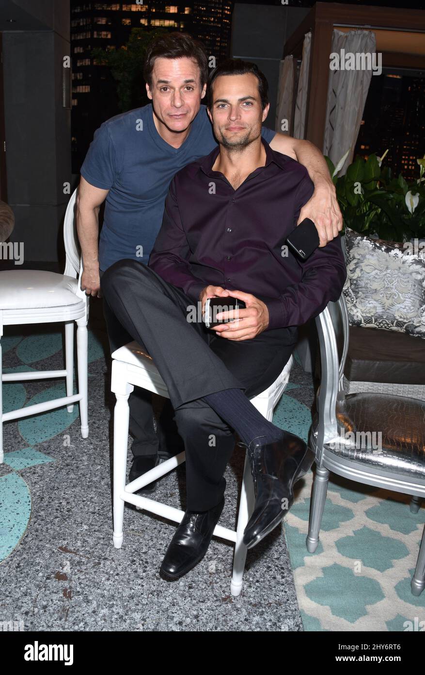 Christian LeBlanc et Dylan Neal assistent à la célébration du 42nd anniversaire de « The Young and the restless » à Los Angeles, en Californie. Banque D'Images