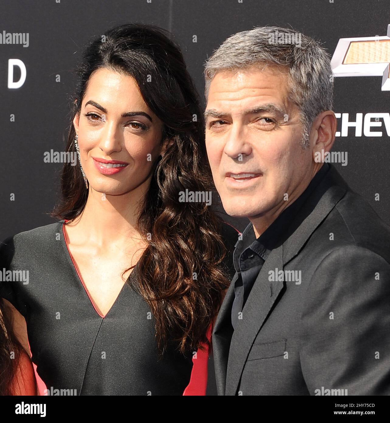 Amal Clooney, George Clooney, participant à la première mondiale « Tomorrowland » qui s'est tenue à Disneyland à Anaheim, en Californie. Banque D'Images