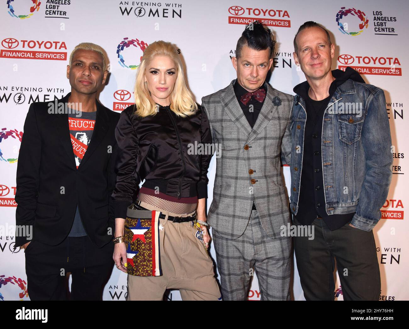 Sans aucun doute, Tony Kanal, Gwen Stefani, Adrian Young et Tom Dumont assistent à une soirée avec des femmes au Palladium. Banque D'Images