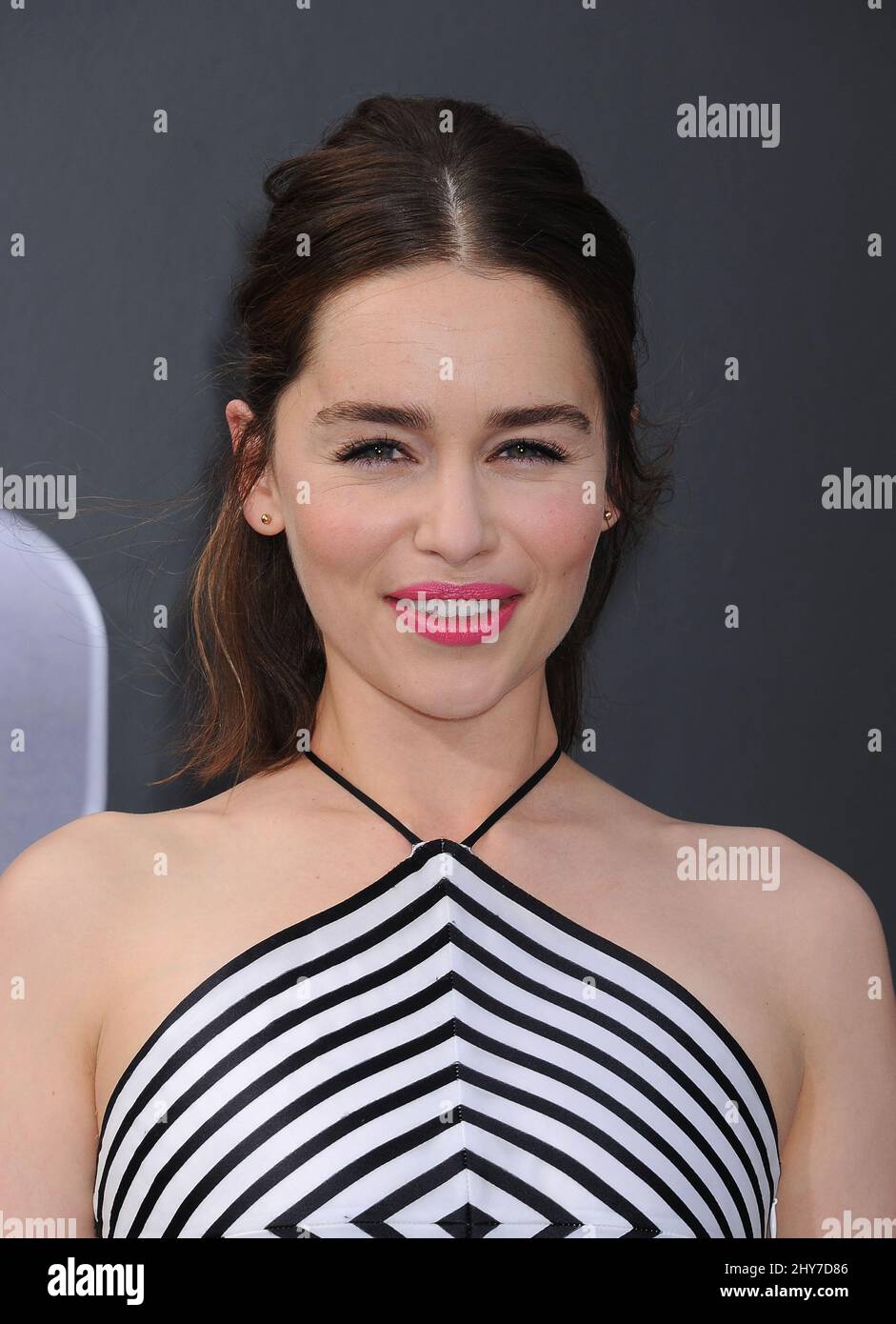 Emilia Clarke participe à la première de Terminator Genisys au Dolby  Theatre de Los Angeles, aux États-Unis Photo Stock - Alamy