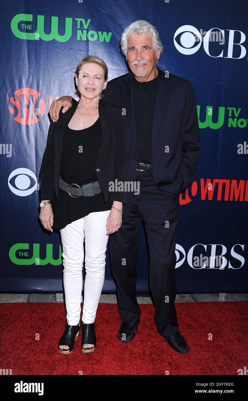 Dianne Wiest et James Brolin participant à la tournée de presse CBS, CW et Showtime Summer TCA. Banque D'Images