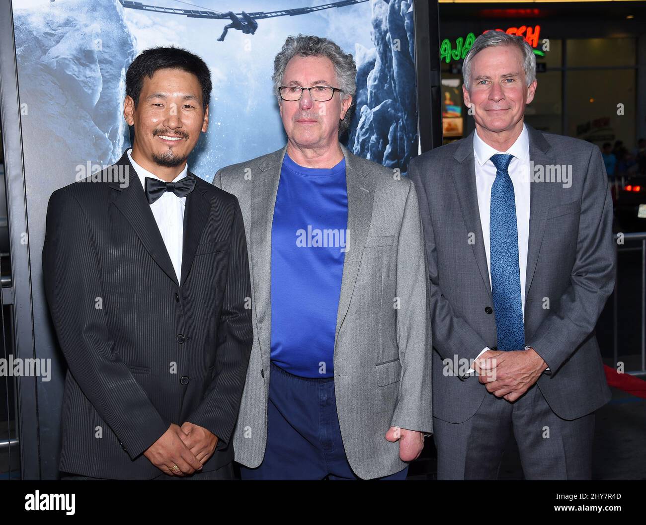 ANG Phula Sherpa, Dr Beck Weathers et David Breashears participant à la première américaine « Everest » qui s'est tenue au Théâtre chinois de Los Angeles, aux États-Unis. Banque D'Images