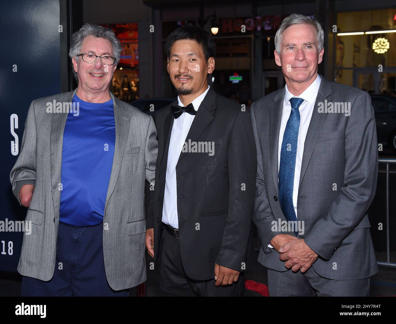 ANG Phula Sherpa, Dr Beck Weathers et David Breashears participant à la première américaine « Everest » qui s'est tenue au Théâtre chinois de Los Angeles, aux États-Unis. Banque D'Images