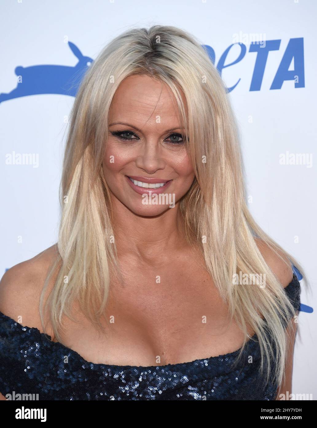 Pamela Anderson assiste au PETA célèbre le 35th anniversaire qui a eu lieu au Palladium. Banque D'Images