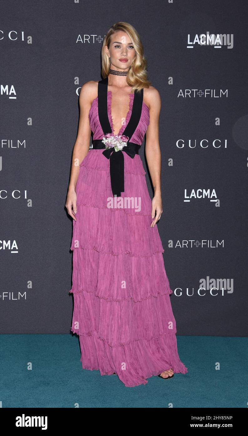 Rosie Huntington-Whiteley participe au gala Art+film de LACMA 2015 en l'honneur de James Turrell et Alejandro G Inarritu au LACMA le 7 novembre 2015 à Los Angeles, CA, Etats-Unis. Banque D'Images