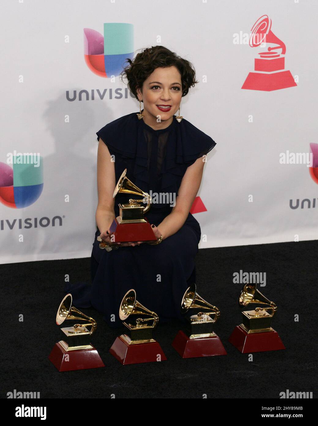 Natalia Lafourcade pose dans la salle de presse des Latin Grammy Awards 16th annuels à la MGM Grand Garden Arena le jeudi 19 novembre 2015, à Las Vegas. Banque D'Images