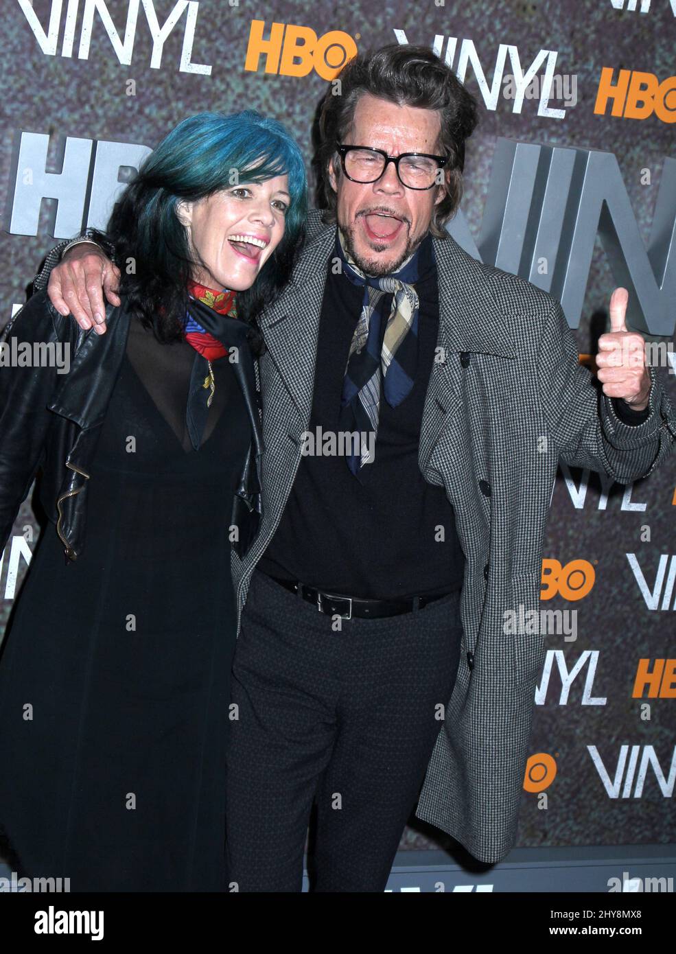 Mara Hennessey et David Johansen assistent à la première « Vinyl » de New York, qui s'est tenue au théâtre Ziegfeld le 15 janvier 2016. Banque D'Images