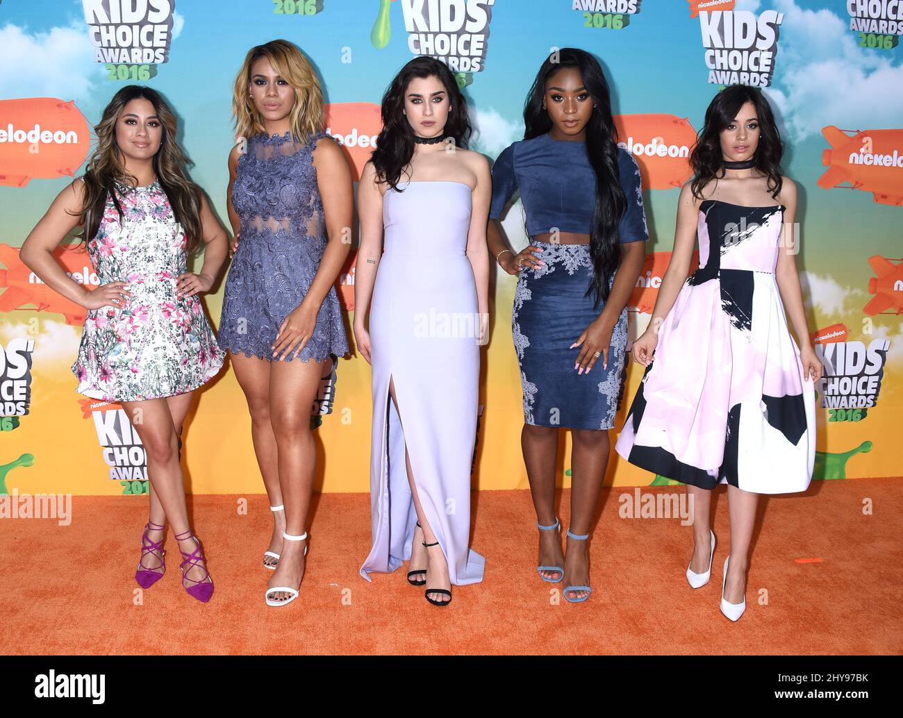 Ally Brooke, Dinah-Jane Hansen, Lauren Jauregui, Normani Kordei et Camila Cabello, de Fifth Harmony, ont assisté aux Prix du choix des enfants de Nickelodeon 2016, qui ont eu lieu au Forum de Los Angeles, aux États-Unis. Banque D'Images