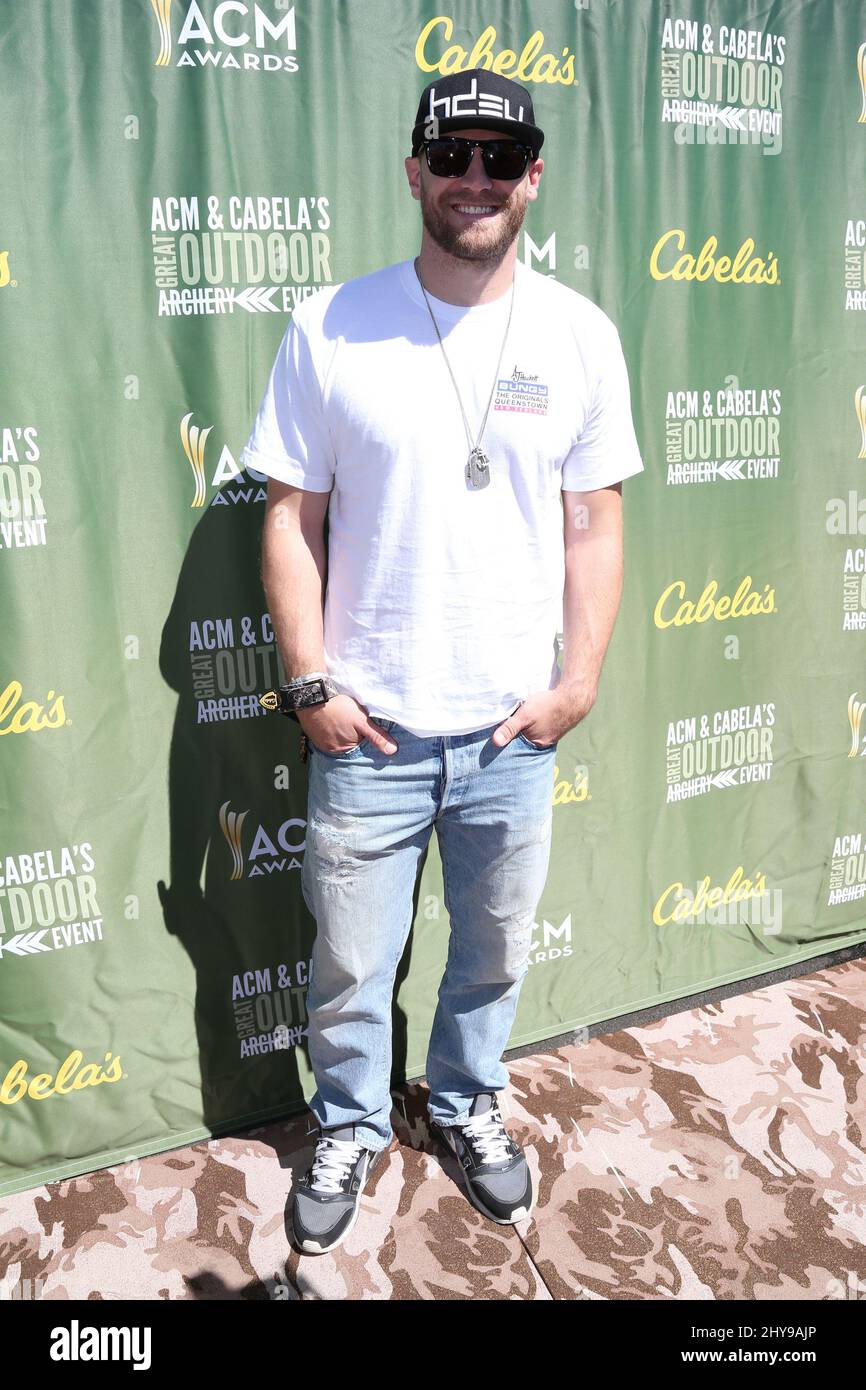 Chase Rice participe au tournoi de tir à l'arc Celebrity Tic-TAC-TOE de Cabela qui a lieu au Las Vegas Festival Grounds, aux États-Unis. Banque D'Images