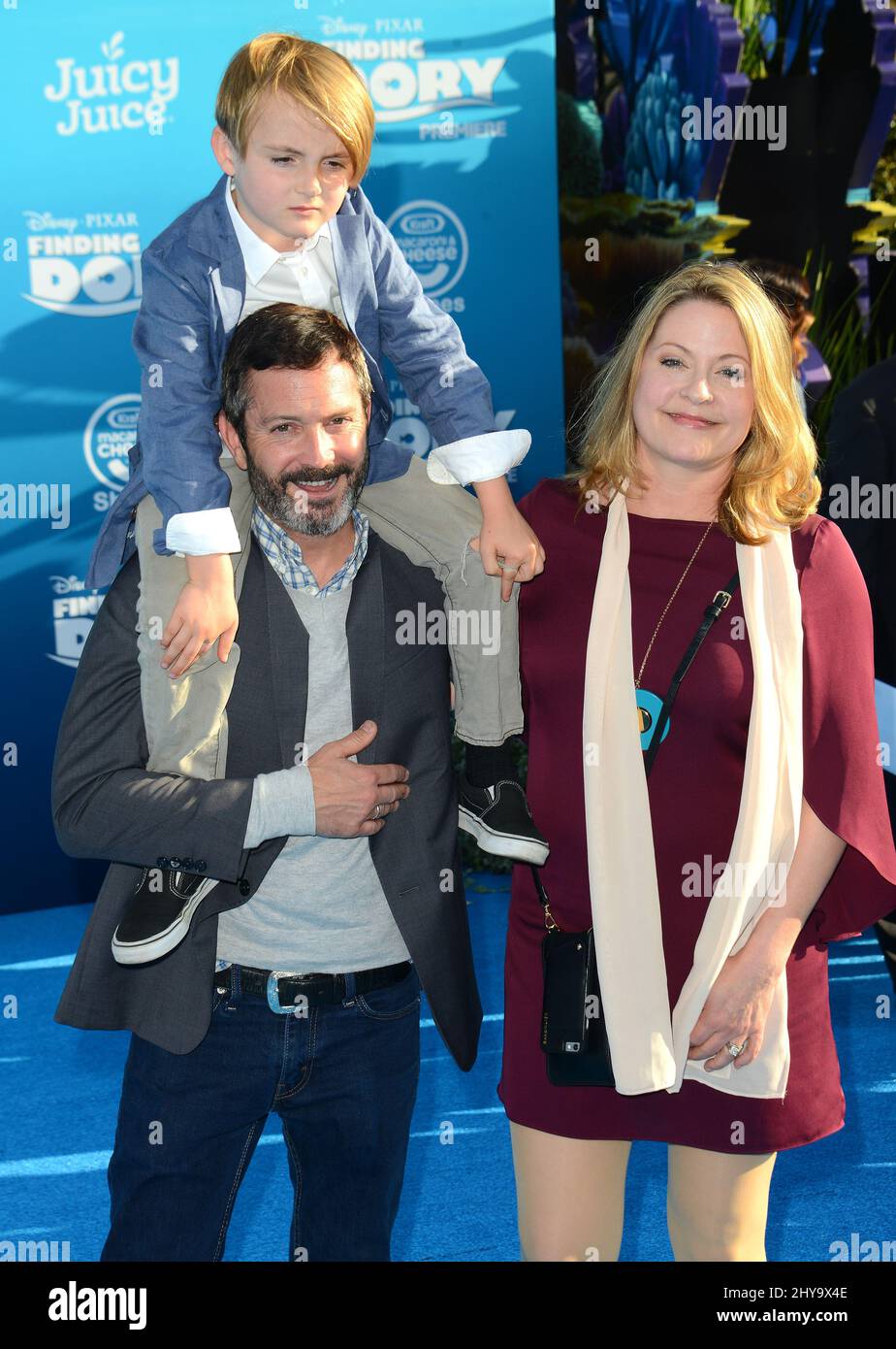 Thomas Lennon, Jenny Robertson participant à la première mondiale de Dory Finding qui s'est tenue au théâtre El Capitan Banque D'Images