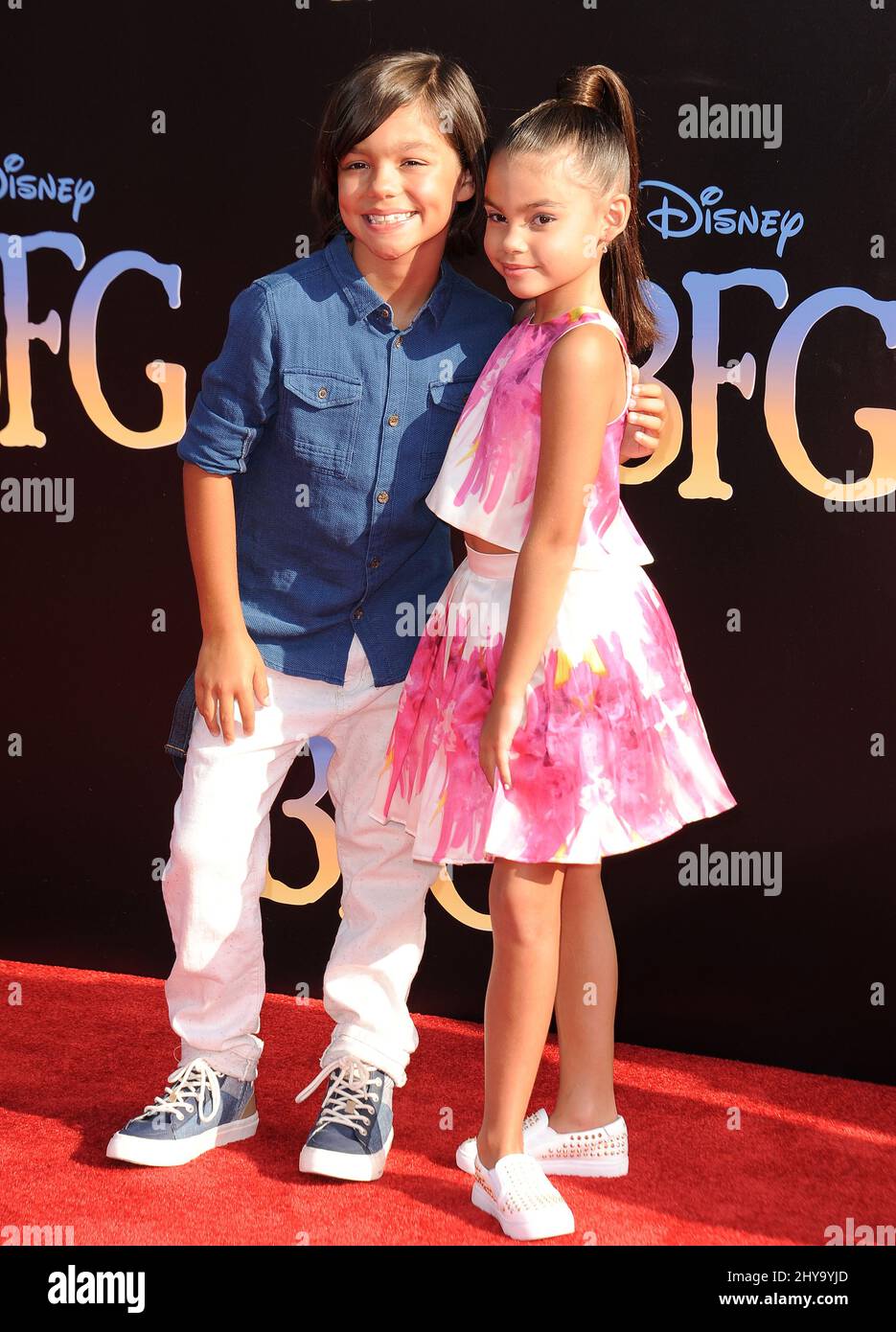Malachi Barton, Ariana Greenblatt participant à la première de 'The BFG' à Los Angeles. Banque D'Images