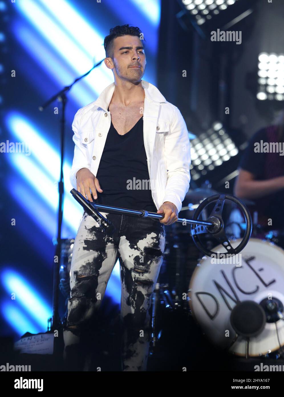 Joe Jonas, DNCE se produit au Staples Center le vendredi 8 juillet 2016, à Los Angeles. Banque D'Images