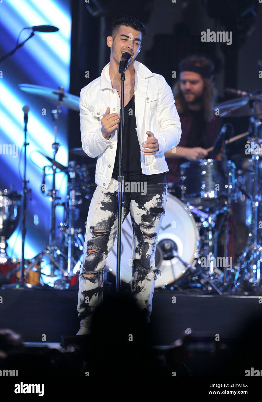 Joe Jonas, DNCE se produit au Staples Center le vendredi 8 juillet 2016, à Los Angeles. Banque D'Images