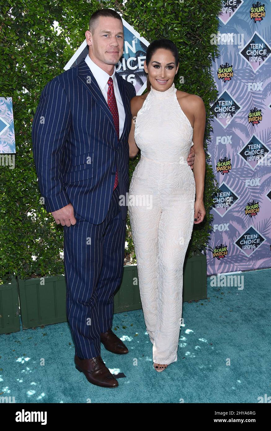 John Cena et Nikki Bella arrivent aux prix Teen Choice Awards 2016 qui se tiennent au Forum Banque D'Images