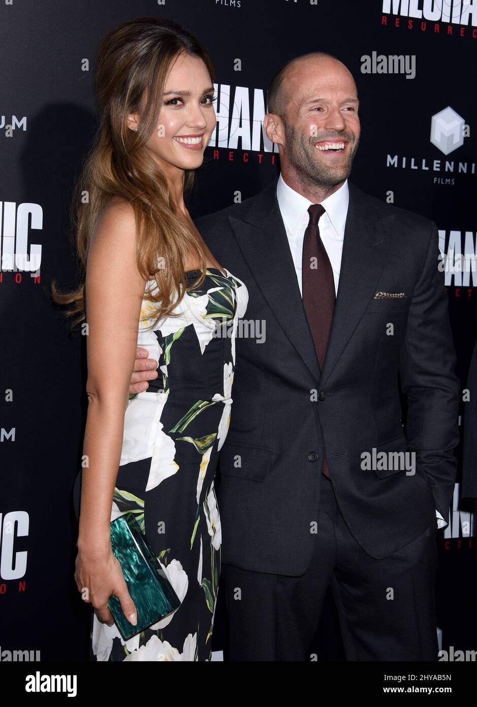 Jessica Alba et Jason Statham assistent à la première de Mechanic: Resurrection, qui s'est tenue aux cinémas ArcLight de Los Angeles, en Californie. Banque D'Images