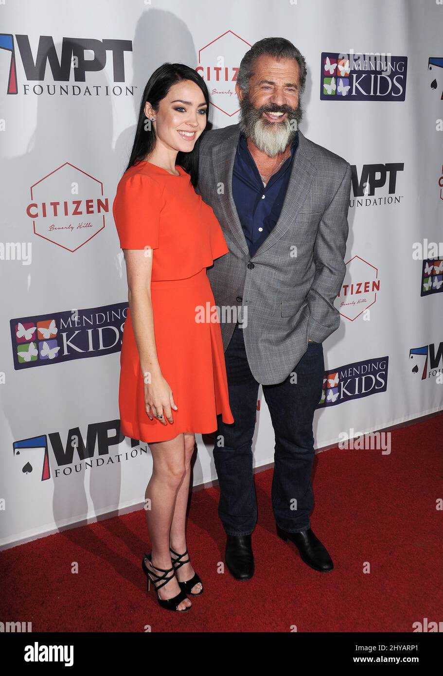 Mel Gibson, Rosalind Ross arrivant pour le World Poker Tournament 'four Kings & an Ace' au profit de Mending Kids International tenu à Citizen, Beverly Hills, Los Angels, le 21st octobre 2016. Banque D'Images